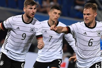 Joshua Kimmich (r.): Der Bayern-Star bejubelt seinen Treffer zum 1:1-Endstand gegen Italien.