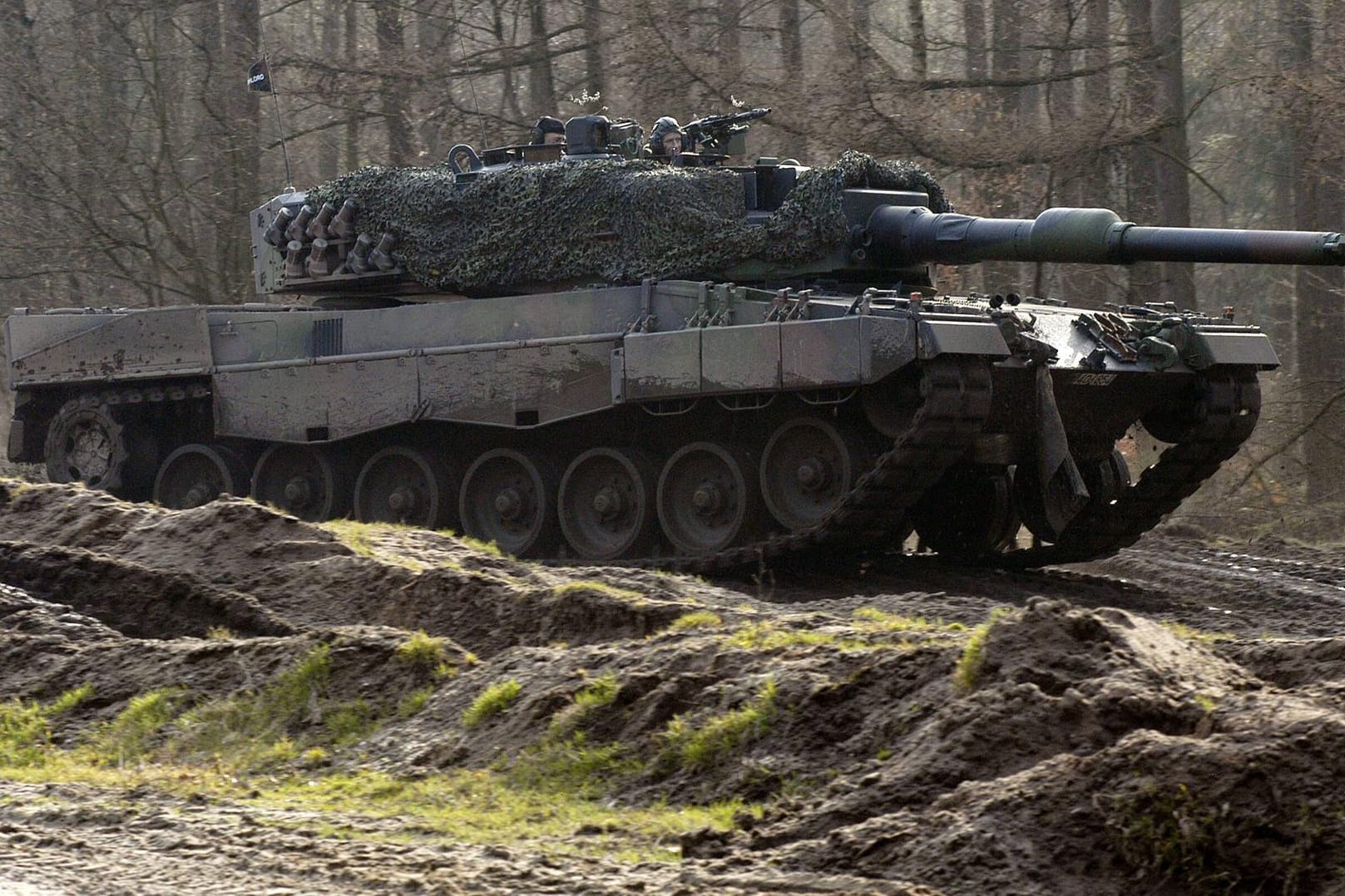 Ein Panzer der Bundeswehr vom Typ Leopard 2 A4 (Archivbild): Spanien will vergleichbare Modelle aus deutscher Produktion in die Ukraine liefern.