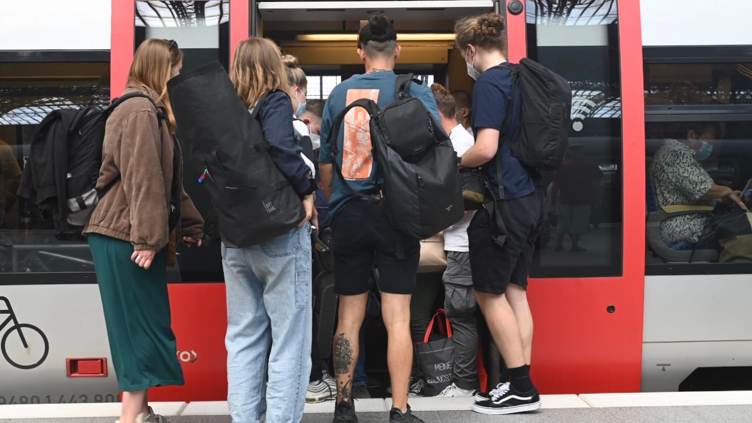 Gedränge in der Regionalbahn von Leipzig nach Eisenach: Über Pfingsten wurden die Züge der Deutschen Bahn stark nachgefragt.