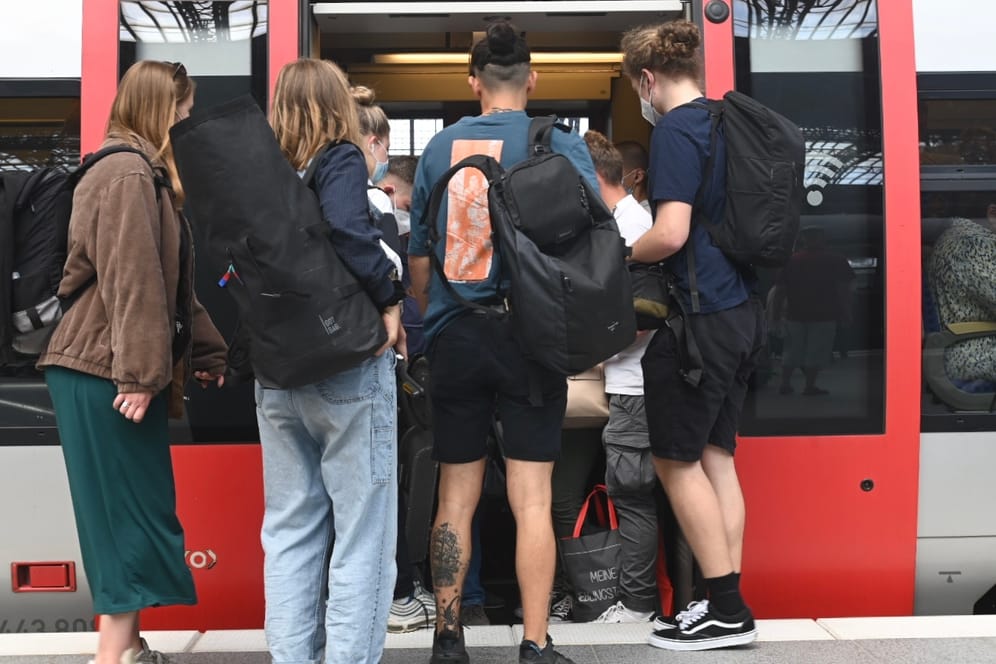 Gedränge in der Regionalbahn von Leipzig nach Eisenach: Über Pfingsten wurden die Züge der Deutschen Bahn stark nachgefragt.