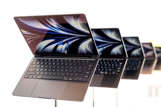 Neue Apple MacBook Air Computer mit M2-Prozessoren werden nach der Keynote-Präsentation der World Wide Developer Conference von Apple gezeigt.