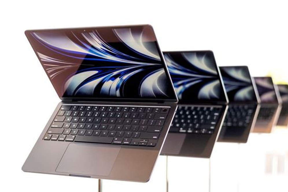Neue Apple MacBook Air Computer mit M2-Prozessoren werden nach der Keynote-Präsentation der World Wide Developer Conference von Apple gezeigt.