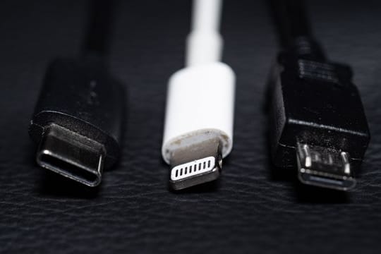 Elektrogeräte müssen in der EU ab Mitte 2024 eine einheitliche Ladebuchse haben.