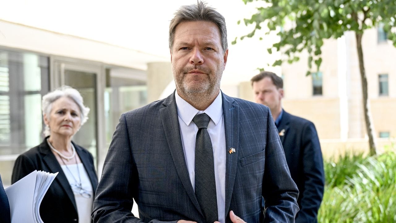 Für Vizekanzler Robert Habeck geht es bei seiner Nahost-Reise um Energie- und Klimafragen. Für Vizekanzler Robert Habeck geht es bei seiner Nahost-Reise um Energie- und Klimafragen.