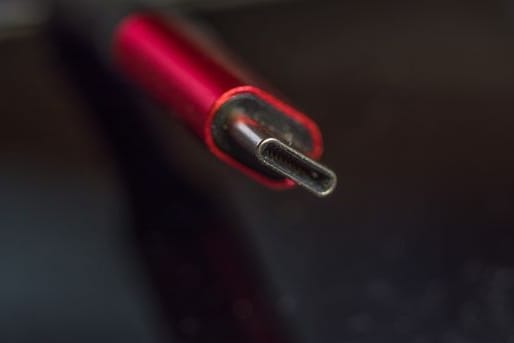 Ein Kabel mit USB-C-Anschluss.
