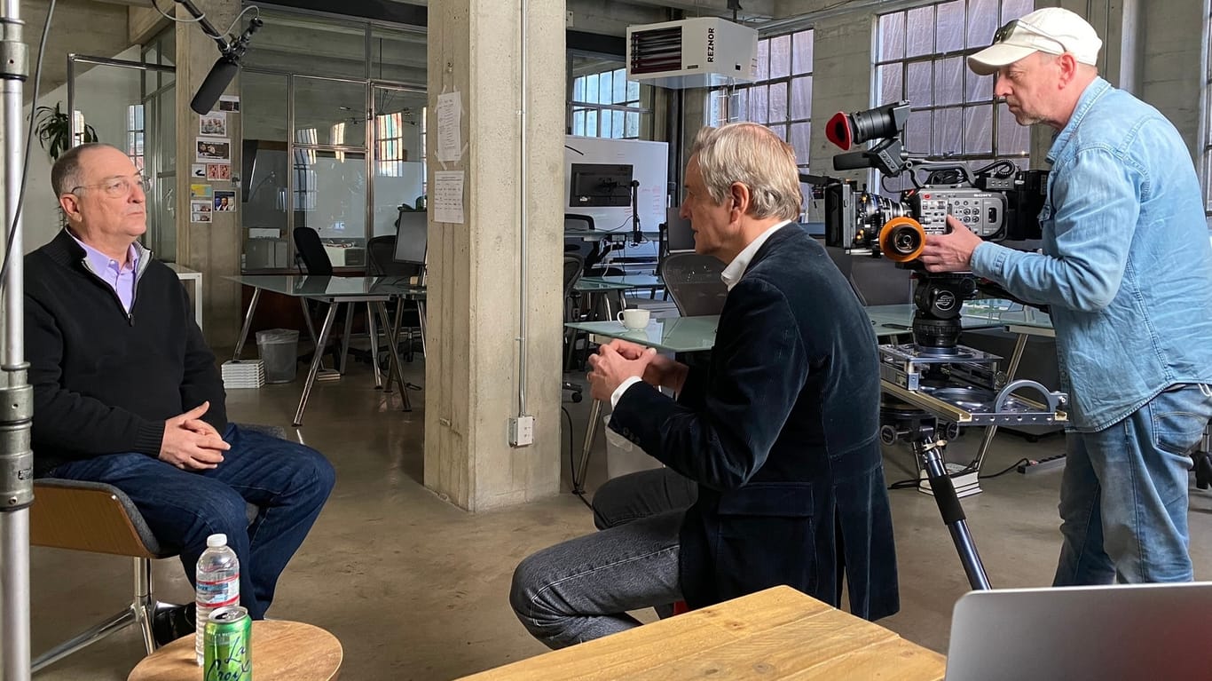 Claus Kleber ist mit der Dokumentation "Utopia – Irre Visionen im Silicon Valley" bald im ZDF zu sehen.