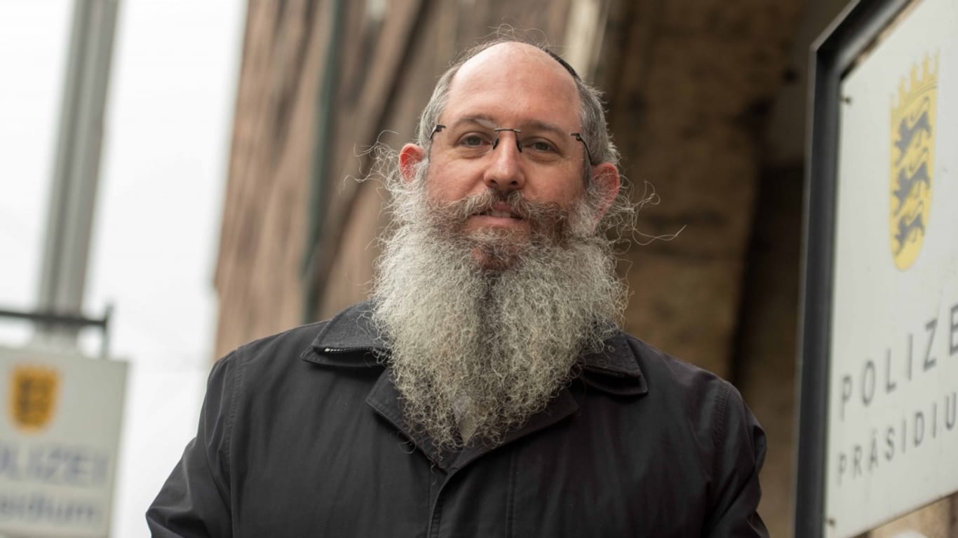 Shneur Trebnik: Der Rabbiner der Ulmer Gemeinde wurde vier Stunden nach dem Zwischenfall vor der Synagoge von Nachbarn informiert.