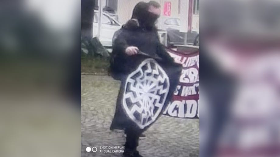 Schwarze Sonne: Das Symbol prägte auch die Optik des Hass-Pamphlets des Attentäters von Christchurch, es fand sich auch in den Dateien des Attentäters an der Synagoge in Halle.