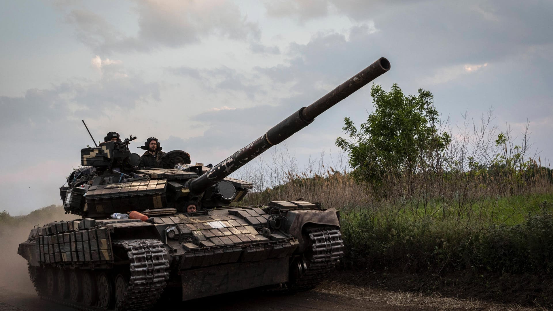 Ein russischer Panzer in der Region Luhansk (Archivbild): Im Osten der Ukraine geht die Offensive Moskaus weiter.