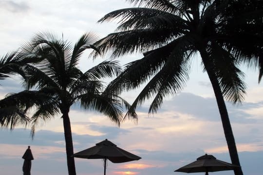 Gute Aussichten für Kranke: Wem ein Thailand-Aufenthalt nachweislich Heilung oder Linderung verspricht, der kann unter Umständen auch Teile der Kosten von der Steuer absetzen. Gute Aussichten für Kranke: Wem ein Thailand-Aufenthalt nachweislich Heilung oder Linderung verspricht, der kann unter Umständen auch Teile der Kosten von der Steuer absetzen.