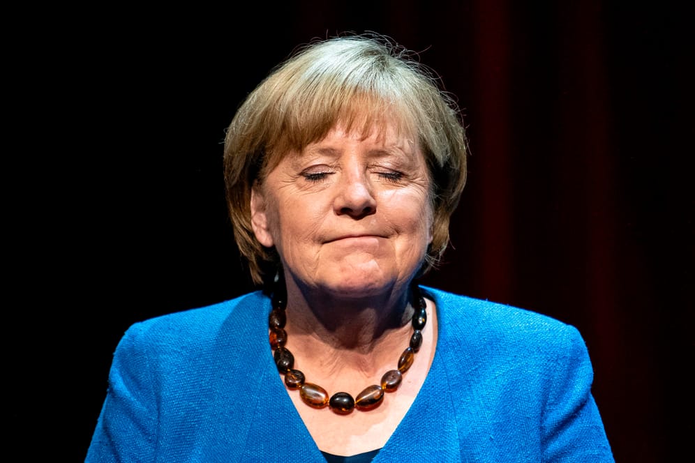 Ach Leute: Altkanzlerin Angela Merkel am Dienstagabend im Berliner Ensemble.