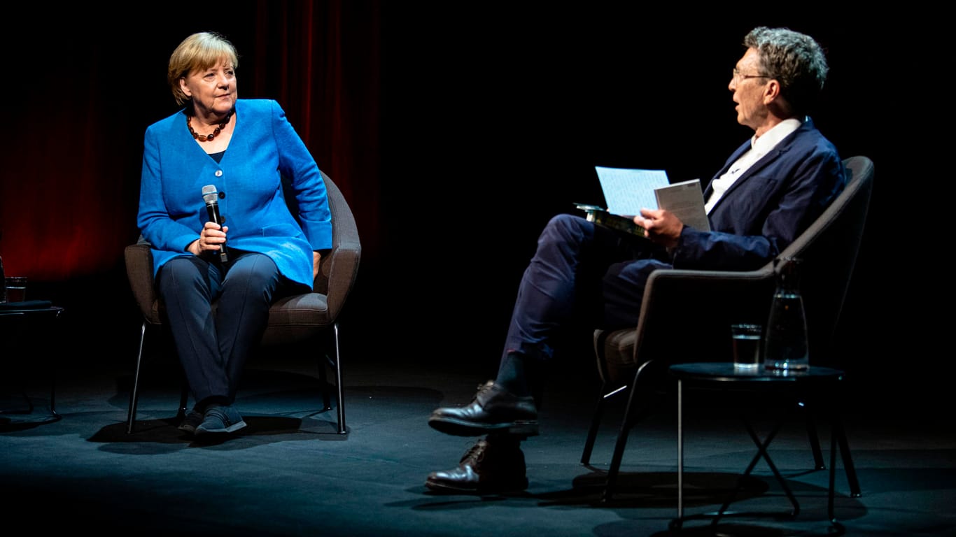 Eigentlich sollte es um ein Buch gehen: Angela Merkel im Gespräch mit dem Journalisten Alexander Osang.
