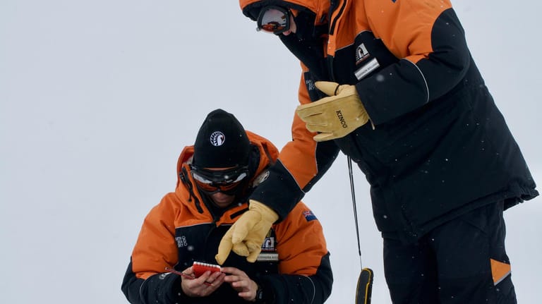 Antarktis, Ross-Schelfeis: Forscher haben im Schnee der Antarktis erstmals Mikroplastik entdeckt.