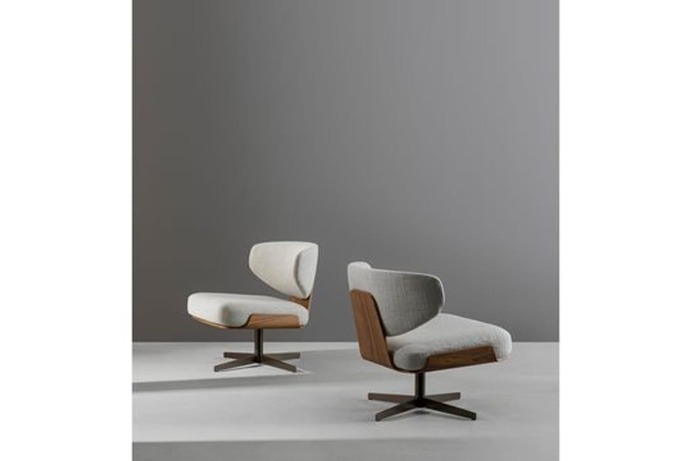 Bonaldo - Auch Mauro Lipparini hat für Bonaldos Neuheit so ein solches "organisches Design" gewählt: Der Sessel OLOs hat eine Schale aus gebogenem Schichtholz, die dank ihrer Elastizität den Sitz fast wie mit einer Umarmung umschließe, so das Unternehmen.