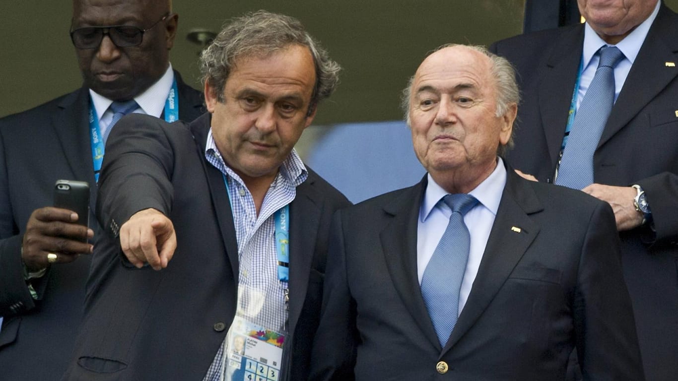 Michel Platini (l.) und Sepp Blatter: Die beiden müssen sich vor dem Strafgericht verantworten.