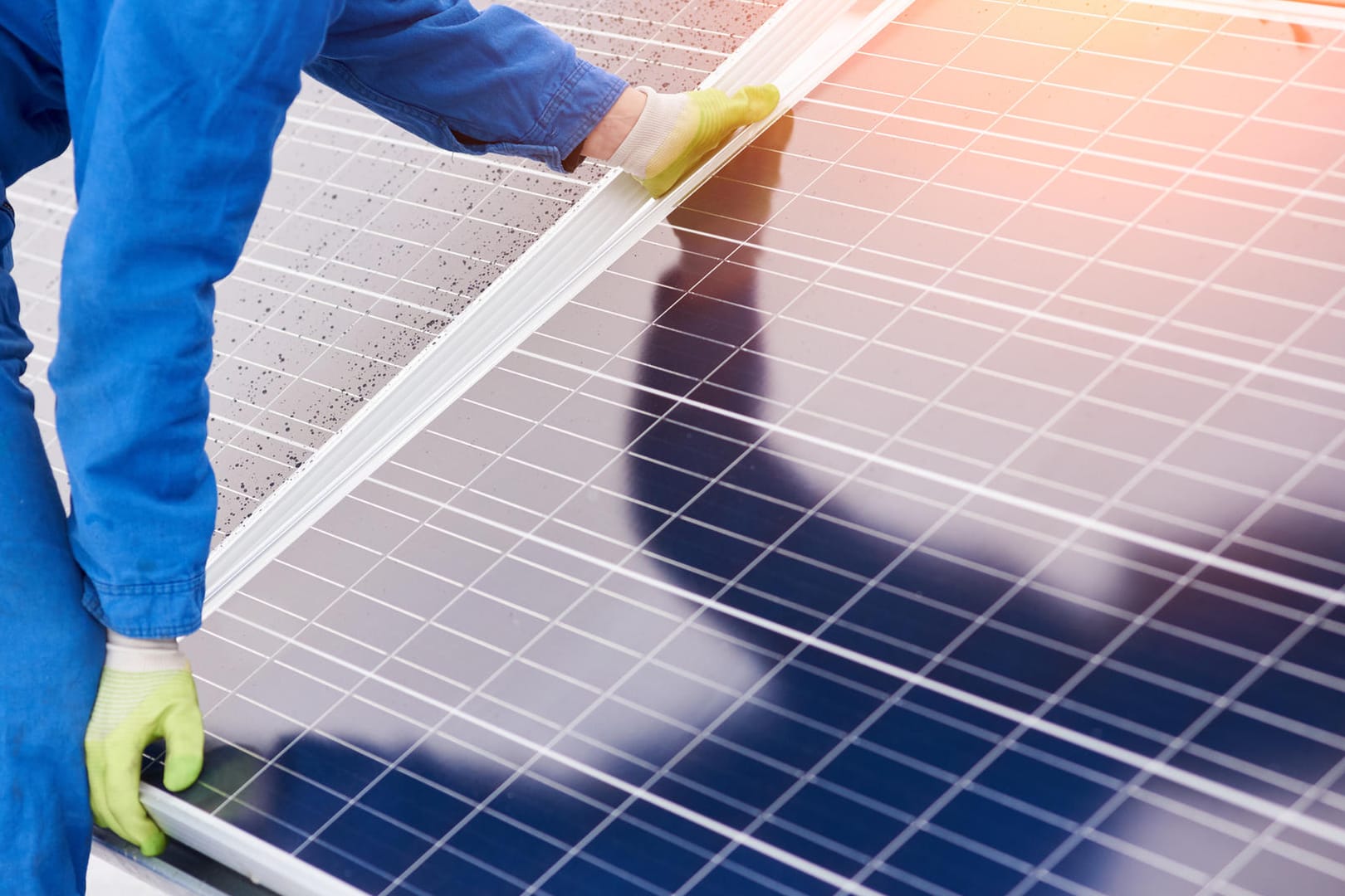 Solaranlage: Die Panels sollten mit einer leichten Neigung angebracht werden.