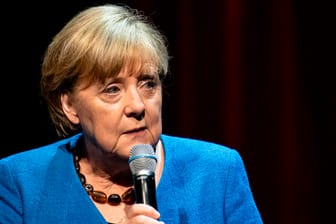 Angela Merkel: In ihrem ersten Interview nach ihrer Amtszeit äußerte sich die Altkanzlerin auch zu einer sagenumwobenen Szene mit Wladimir Putins Hund.