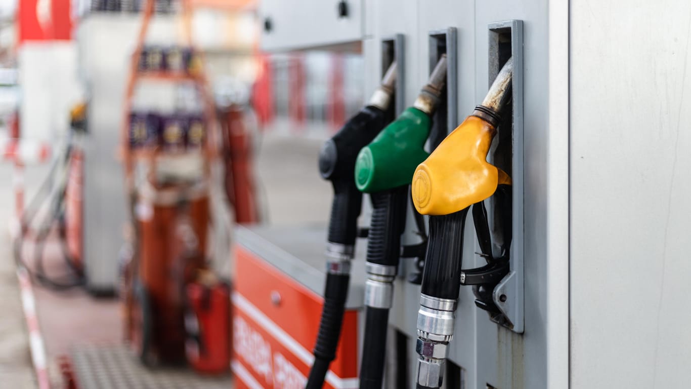 Spritpreise: Diesel bleibt trotz des Tankrabatts teurer als früher.