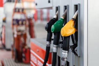 Spritpreise: Diesel bleibt trotz des Tankrabatts teurer als früher.
