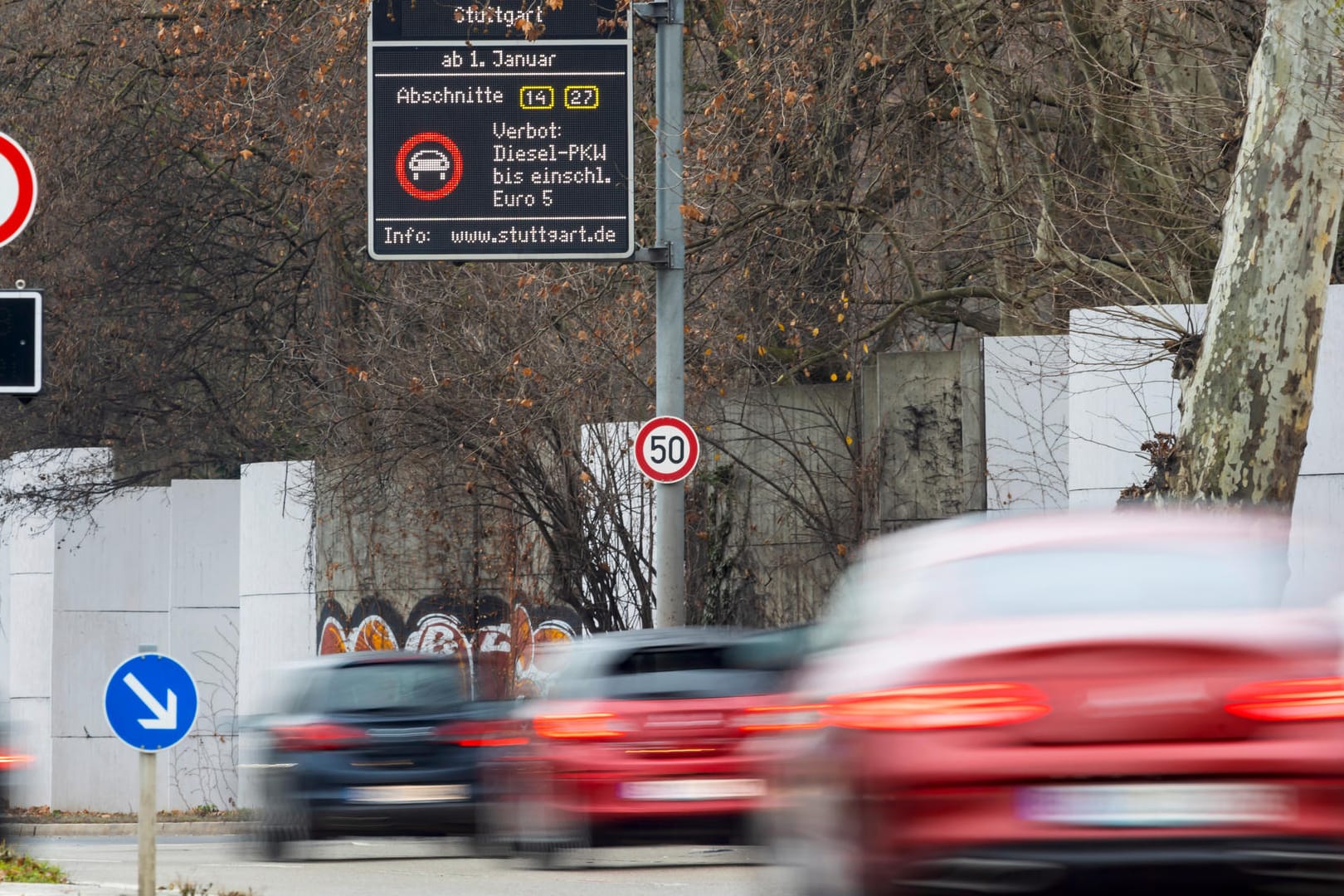 Autoverkehr: Das EU-Parlament will den Verkauf von Neuwagen mit Verbrennungsmotor ab 2035 verbieten.