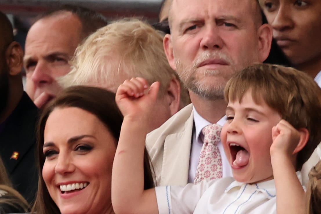 Mike Tindall: Der Ehemann von Queen-Enkelin Zara erlebte Prinz Louis' Grimassenshow hautnah mit.