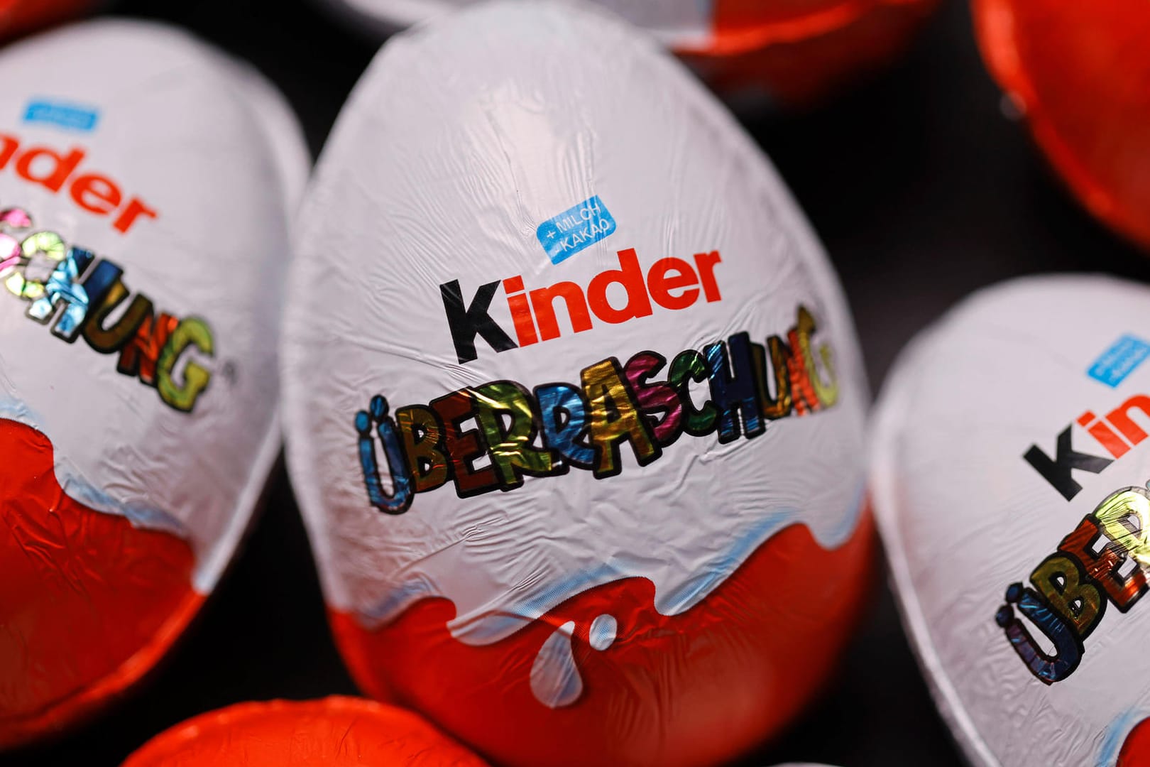 Kinder Überraschung ist ein Produkt der italienischen Firma Ferrero (Symbolbild): Einige Büros wurden jetzt durchsucht. Kinder Überraschung ist ein Produkt der italienischen Firma Ferrero (Symbolbild): Einige Büros wurden jetzt durchsucht.