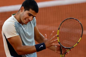 Tennis-Profi Carlos Alcaraz muss sich vor Wimbledon schonen: Grund ist die Gesundheit.