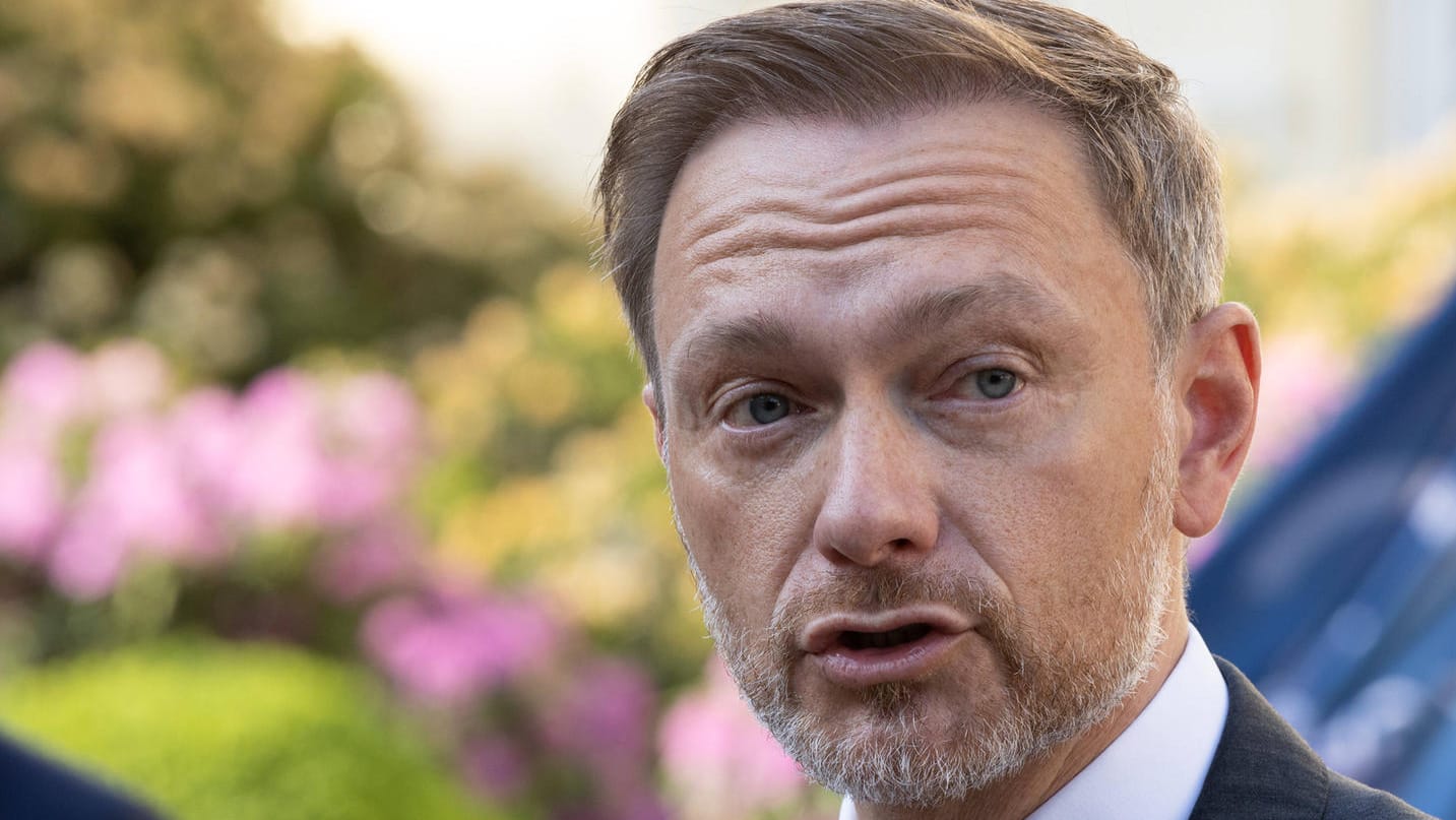 Christian Linder bei einem Pressestatement (Archivbild): Der Finanzminister fordert eine Diskussion über Kernkraft. Christian Linder bei einem Pressestatement (Archivbild): Der Finanzminister fordert eine Diskussion über Kernkraft.