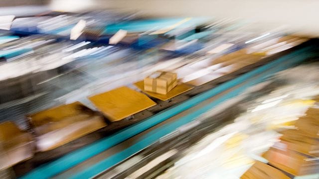 Um Päckchen nicht sofort im Papiermüll entsorgen zu müssen, gibt es Unternehmen, die sie ein weiteres Mal verwerten. Um Päckchen nicht sofort im Papiermüll entsorgen zu müssen, gibt es Unternehmen, die sie ein weiteres Mal verwerten.