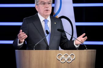 IOC-Chef Thomas Bach warnt die Sportverbände.
