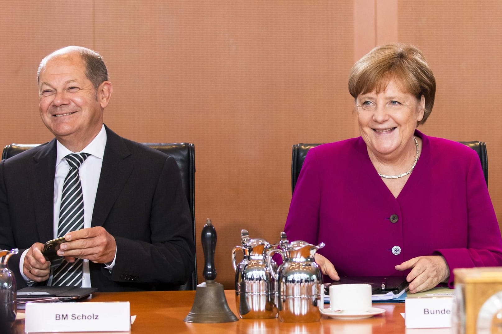 Angela Merkel und Olaf Scholz gut gelaunt: Wer hat was gesagt?