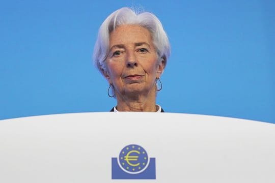 Christine Lagarde, Präsidentin der Europäischen Zentralbank, kündigte kürzlich an: Bis Ende September 2022 sollen die Negativzinsen im Euroraum beendet sein. Christine Lagarde, Präsidentin der Europäischen Zentralbank, kündigte kürzlich an: Bis Ende September 2022 sollen die Negativzinsen im Euroraum beendet sein.
