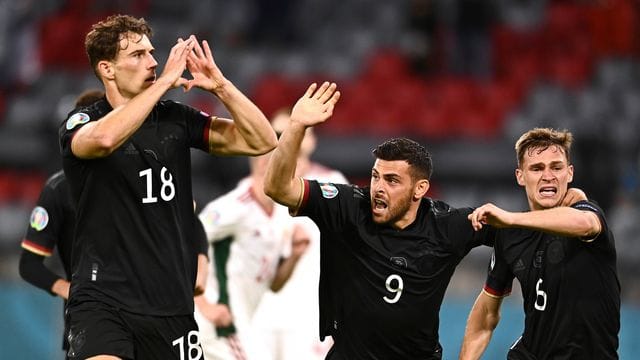 Der Herzjubel von Leon Goretzka (l) war ein EM-Moment mit ganz viel Symbolkraft.