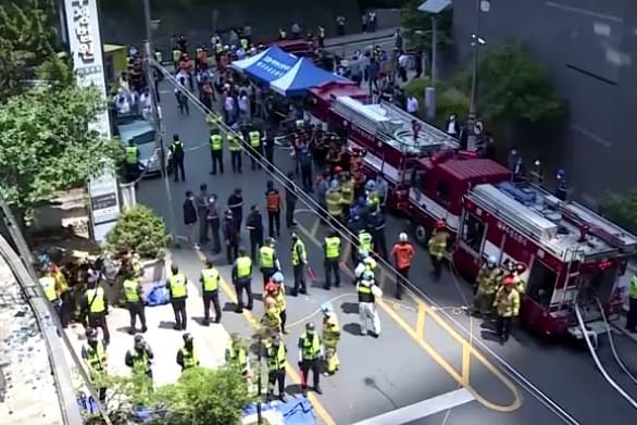 Mutmaßlich ist es in Daegu zu einem Anschlag gekommen: Viele Einsatzkräfte waren vor Ort.