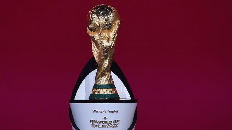 Fußball-WM-Pokal: Im November und Dezember kämpfen 32 Mannschaften in Katar um den Titel.