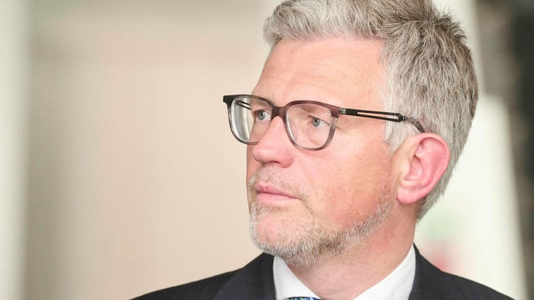 Andrij Melnyk: Der ukrainische Botschafter kritisiert die Altkanzlerin.