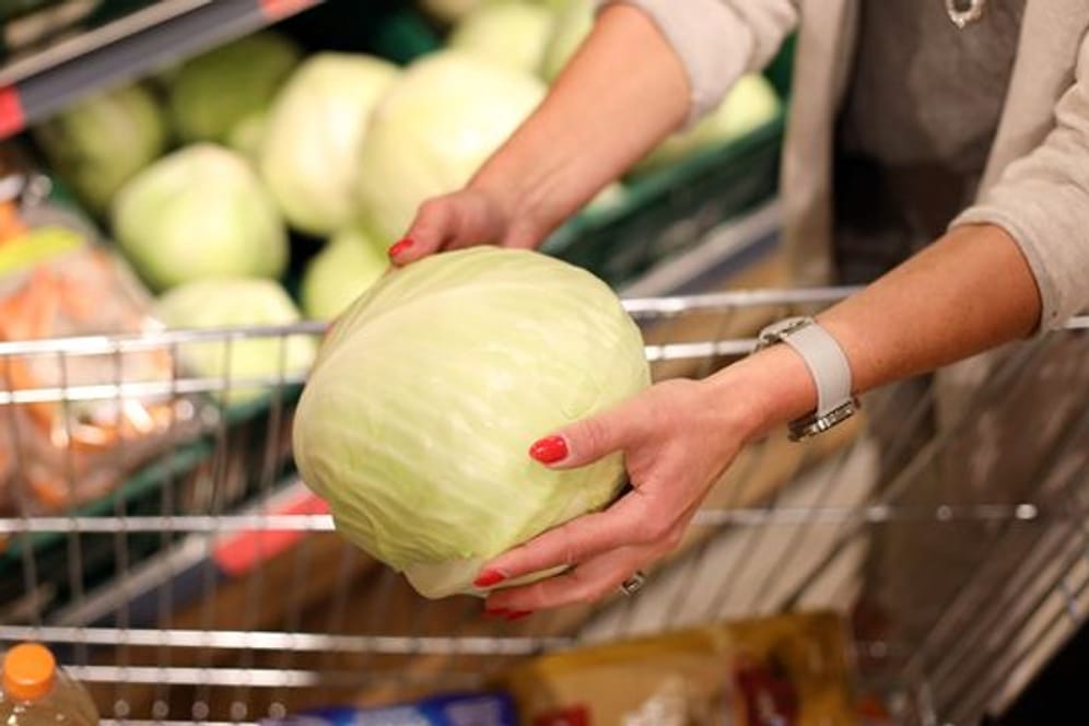 Wird Salat billiger? Das Umweltbundesamt will Obst und Gemüse von der Mehrwertsteuer befreien.