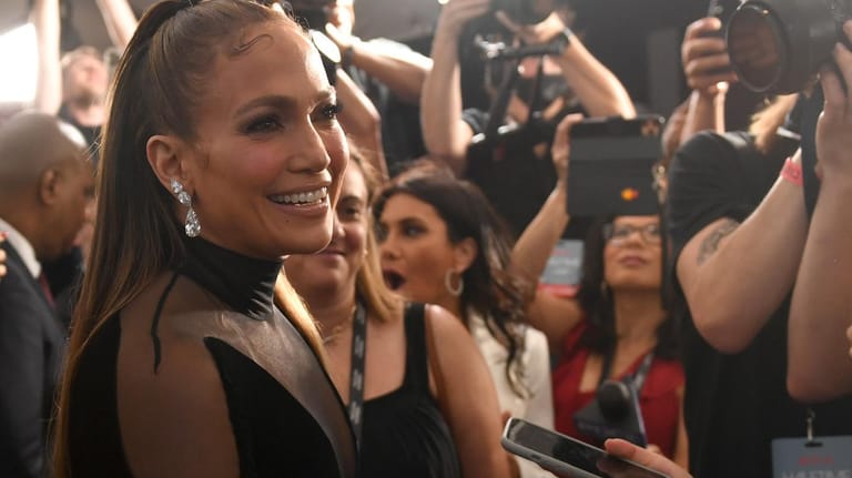 Jennifer Lopez: Die Sängerin begeisterte bei einer Premiere mit ihrem Outfit.