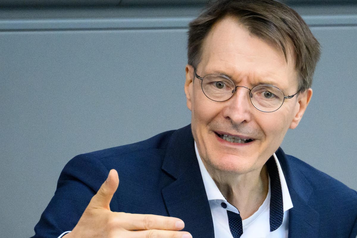 Karl Lauterbach (SPD): Der Gesundheitsminister erwartet im Herbst Corona-Impfstoffe, die an die Omikron-Varianten angepasst sind.