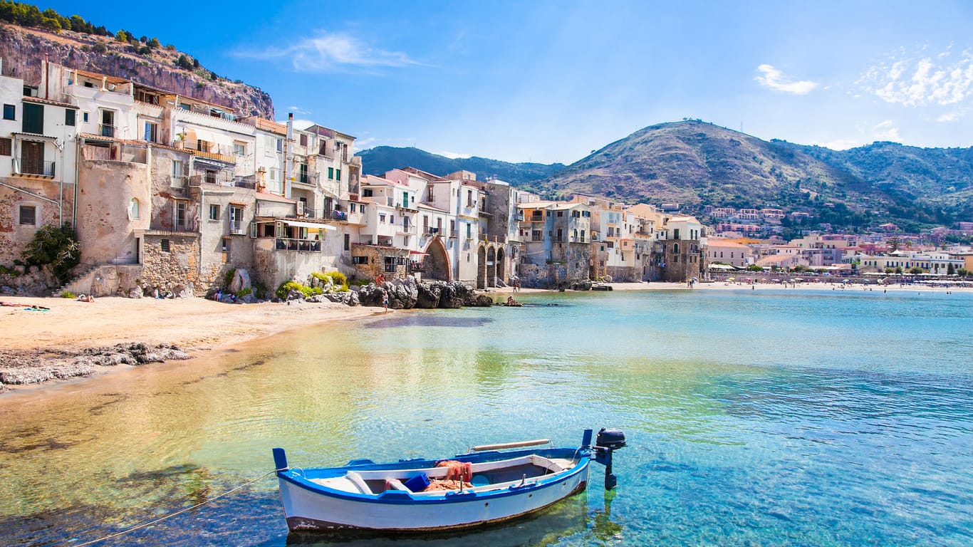 Sizilien: Nicht nur der Ätna lockt viele Urlauber auf die italienische Insel.