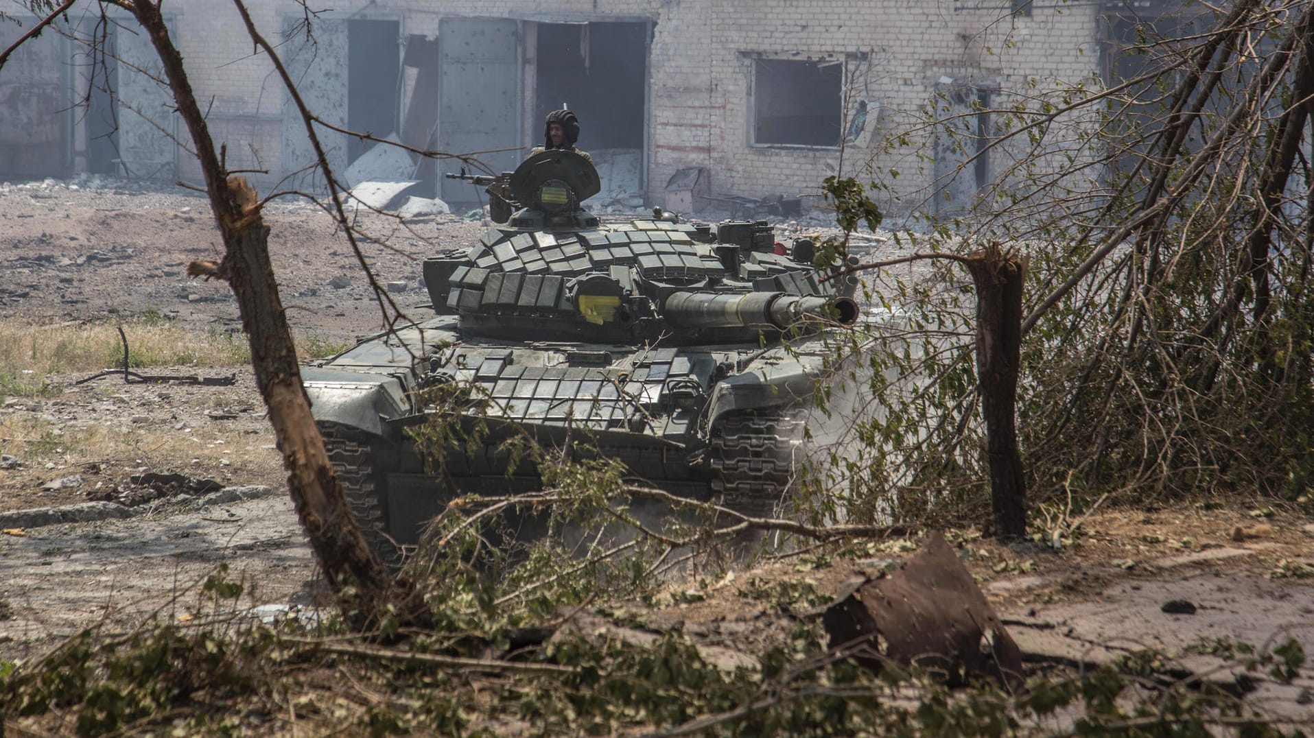 Ein ukrainischer Panzer an der Frontlinie in Sjewjerodonezk: Solange Russland den Angriff auf die Ukraine fortsetzt, wird es kaum eine Grundlage für Verhandlungen geben.