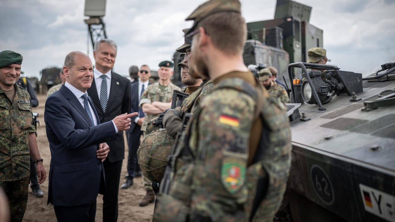 Bundeskanzler Olaf Scholz will die Bundeswehrsoldaten in Litauen aufstocken.