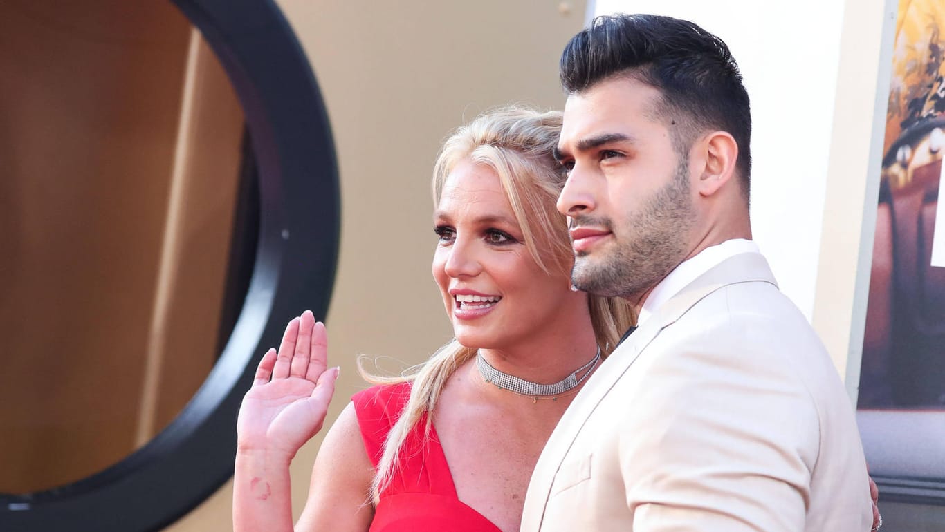 Britney Spears und Sam Asghari bei einer Veranstaltung (Archivbild): Sie sollen in Kürze heiraten.