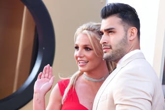Britney Spears und Sam Asghari bei einer Veranstaltung (Archivbild): Sie sollen in Kürze heiraten.