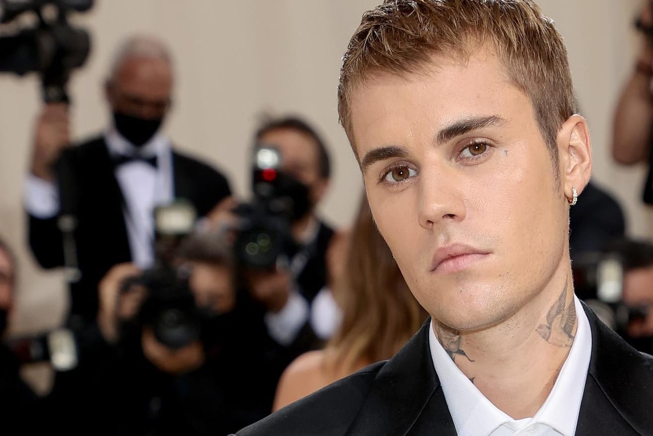 Justin Bieber: Der Sänger versetzt seine Fans in Sorge.