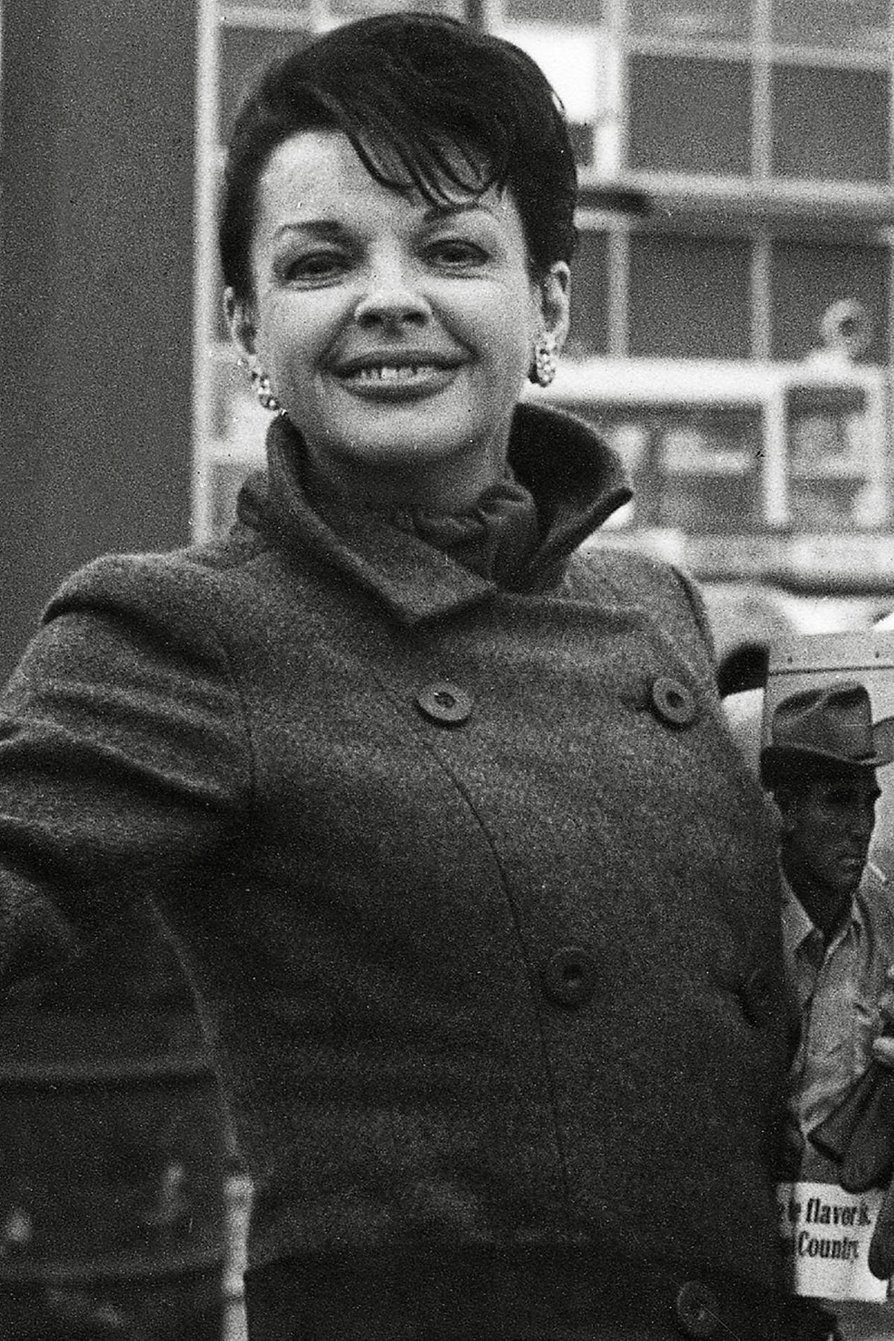 1969: Judy Garland verstarb in Folge einer Überdosis mit 47 Jahren.