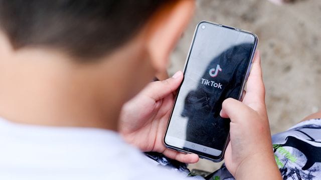 Auch mal abschalten: In die Tiktok-App ziehen in den nächsten Wochen Pausen-Erinnerungen und eine Bildschirmzeit-Statistik ein.