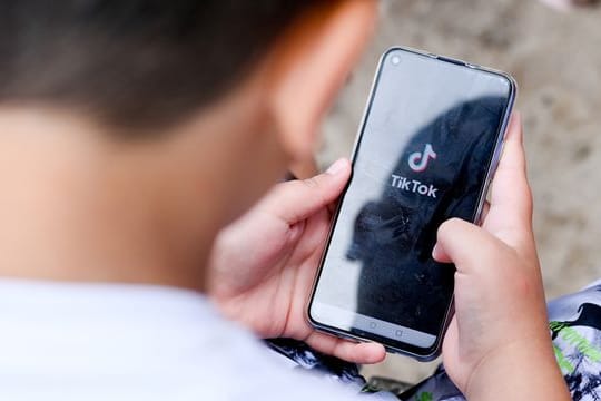 Auch mal abschalten: In die Tiktok-App ziehen in den nächsten Wochen Pausen-Erinnerungen und eine Bildschirmzeit-Statistik ein.