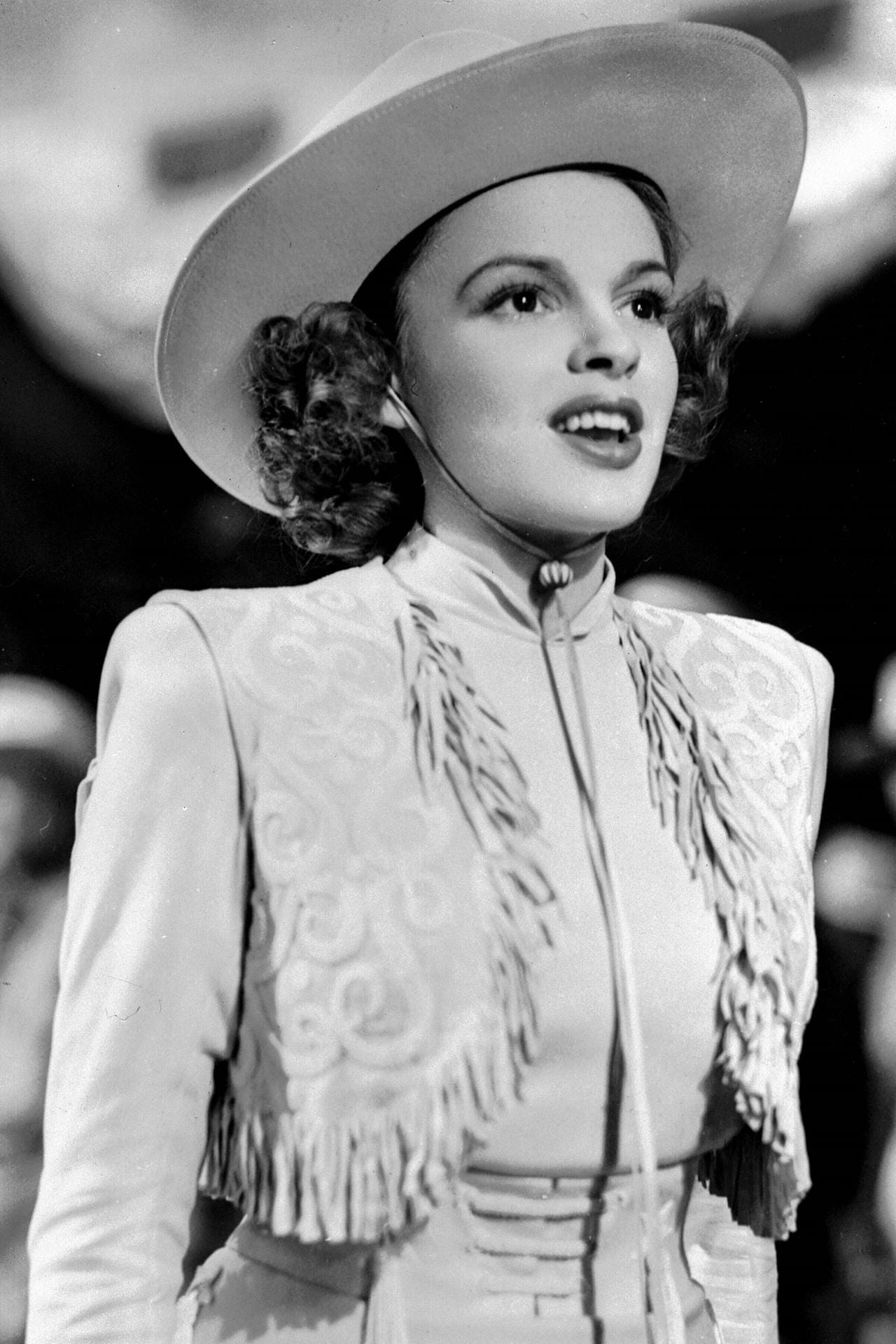 "Girl Crazy": Danach startete die Schauspielerin richtig durch und war in diversen Filmproduktionen zu sehen. 1943 sah man sie in "Girl Crazy".