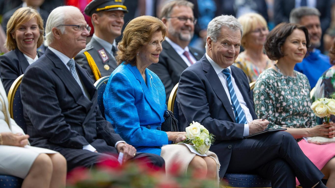 König Carl Gustaf, Königin Silvia, Sauli Niinistö und Jenni Haukio: Die beiden Ehepaare trafen sich für einen offiziellen Termin.